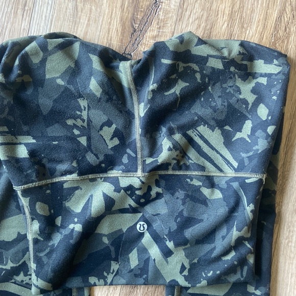 Lululemon high rise wonder under size 4 - Picture 3 of 3